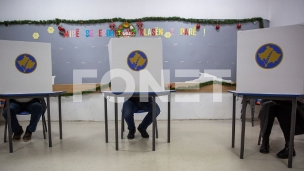 Glasati na izborima na Kosovu